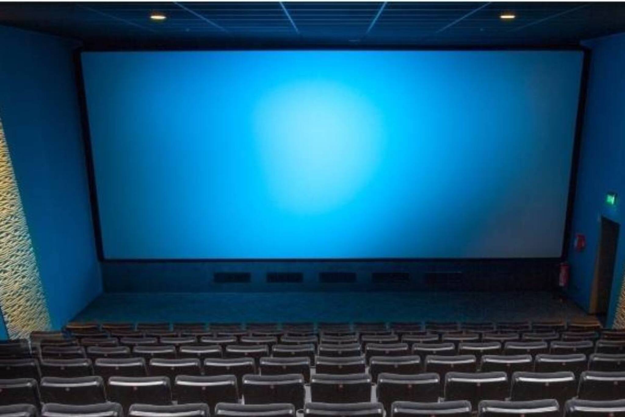 തിയറ്ററുകള്‍ സര്‍ക്കാര്‍ തുറന്നാലും സിനിമ നല്‍കില്ലെന്ന് ഡിസ്ട്രിബ്യൂട്ടേഴ്‌സ് അസോസിയേഷന്‍