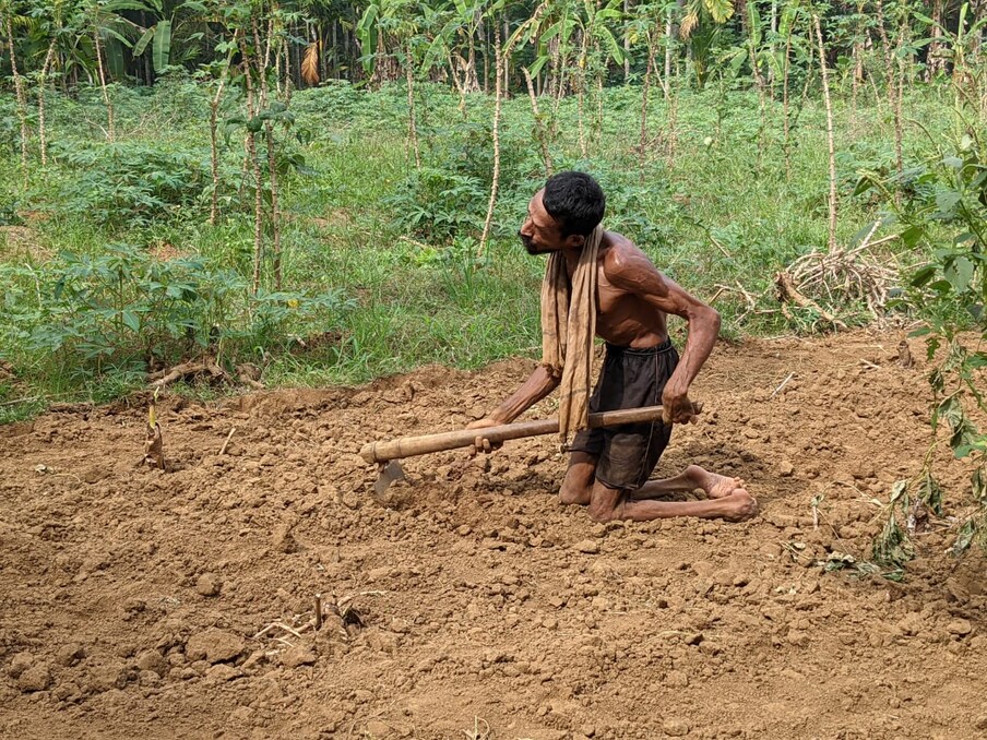  ജന്മനാ കാലുകൾക്ക് ശേഷിയില്ല, വ്യക്തമായി സംസാരിക്കാൻ കഴിയില്ല, പരസഹായം ഇല്ലാതെ ഒരു ഗ്ലാസ് വെള്ളം പോലും കുടിക്കാൻ പറ്റില്ല.പക്ഷേ അരുൺ ഒറ്റക്ക് ആണ് ഇവിടെ 50 വാഴ വെച്ചത്.