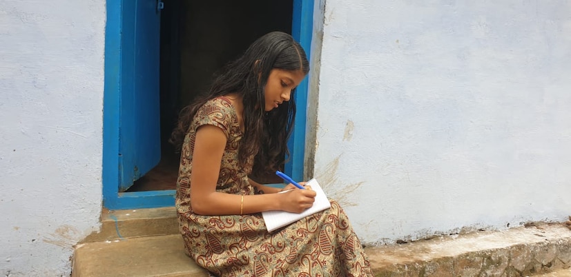  " എന്നും ഇരുട്ട് മാത്രമാവണമെന്നില്ല, നേരം പുലരുകയും സൂര്യൻ സർവ്വ തേജസ്സോടെ ഉദിയ്ക്കുകയും, കനിവാർന്ന പൂക്കൾ വിരിയുകയും, വെളിച്ചം ഭൂമിയെ സ്വർഗമാക്കുകയും ചെയ്യും..., നമ്മൾ കൊറോണക്കെതിരെ പോരാടി വിജയിയ്ക്കുകയും, അതേ ആനന്ദം നിറഞ്ഞ പുലരിയെ തിരികെ എത്തിയ്ക്കുകയും പഴയ ലോകം പോലെ പുഞ്ചിരിക്കാം. നമുക്ക് ഒത്തുചേരാം. കോറോണയെ തുരത്താം."