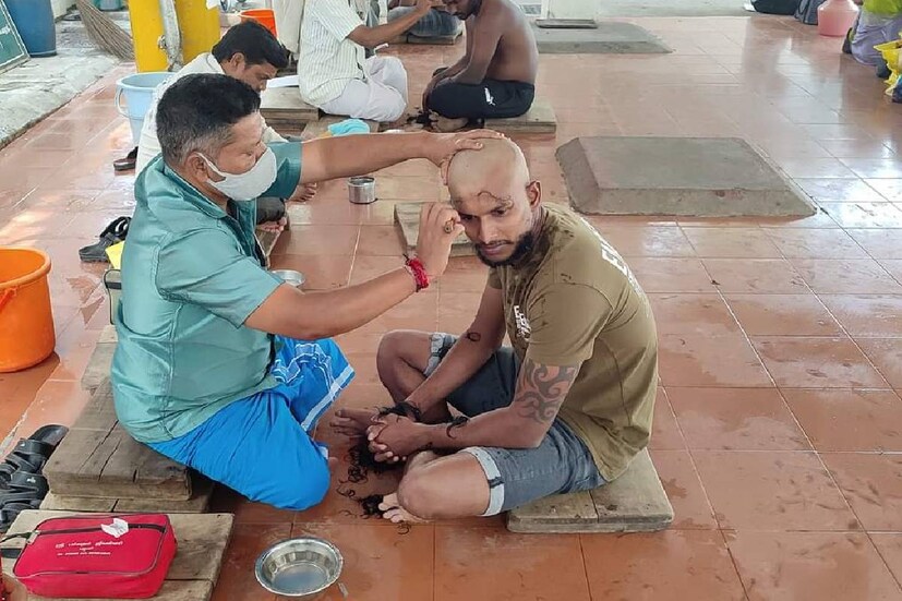  ഓസ്‌ട്രേലിയൻ പരമ്പരയ്ക്ക് ശേഷം ജന്മനാട്ടിലേക്ക് മടങ്ങിയ ഇന്ത്യൻ ക്രിക്കറ്റ് താരം നടരാജൻ പളനി മുരുക ക്ഷേത്രത്തിൽ പോയി തല മൊട്ടയടിച്ചു. നേർച്ചയ്ക്ക് ശേഷം പ്രാർത്ഥന നടത്തിയ ശേഷമാണ് നടരാജൻ മടങ്ങിയത്.