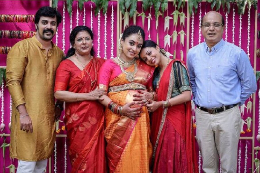  വളകാപ്പ് ചടങ്ങിൽ പേളിയുടെ കുടുംബം