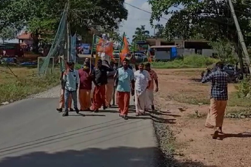  എസ്ഡിപിഐയുടെ പിന്തുണ സ്വീകരിച്ചതിന്റെ പേരിൽ പഞ്ചായത്ത് പ്രസിഡന്റിനെ കോൺഗ്രസിൽ നിന്ന് പുറത്താക്കുകയും ചെയ്തു. അധികാരത്തിലെത്തിയതിന്റെ ആഘോഷമായി ഇന്നലെ ഭാഗമായി നിശാപാർട്ടി നടന്നുവെന്നാണ് ബിജെപി ആരോപിക്കുന്നത്.