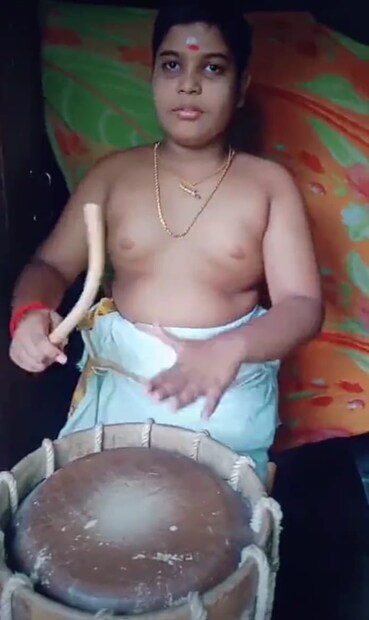  പരിശീലനം തുടങ്ങി നാലാഴ്ചയ്ക്കുള്ളിൽ ഇന്ത്യൻ ബുക്ക് ഓഫ് റെക്കോർഡ്സിൽ ഇടംപിടിച്ചു. രണ്ടുമാസത്തിനുള്ളിൽ ഏഷ്യൻ ബുക്ക് ഓഫ് റെക്കോർഡ്സ് നേട്ടവും കൈവരിച്ചു.തുടർച്ചയായ 40 മിനിട്ട് നീണ്ട മേളത്തിലൂടെയാണ് ഏഷ്യൻ റെക്കോർഡ് ഓഫ് ബുക്ക് നേട്ടം സ്വന്തമാക്കിയത്.