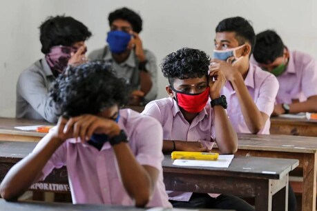 സ്കൂളിൽ കൃത്യസമയത്ത് എത്തണം; വിദ്യാർത്ഥിക്കു വേണ്ടി ബസിന്റെ സമയം മാറ്റി ഗതാഗതവകുപ്പ് സ്കൂളിൽ കൃത്യസമയത്ത് എത്തണം; വിദ്യാർത്ഥിക്കു വേണ്ടി ബസിന്റെ സമയം മാറ്റി ഗതാഗതവകുപ്പ്