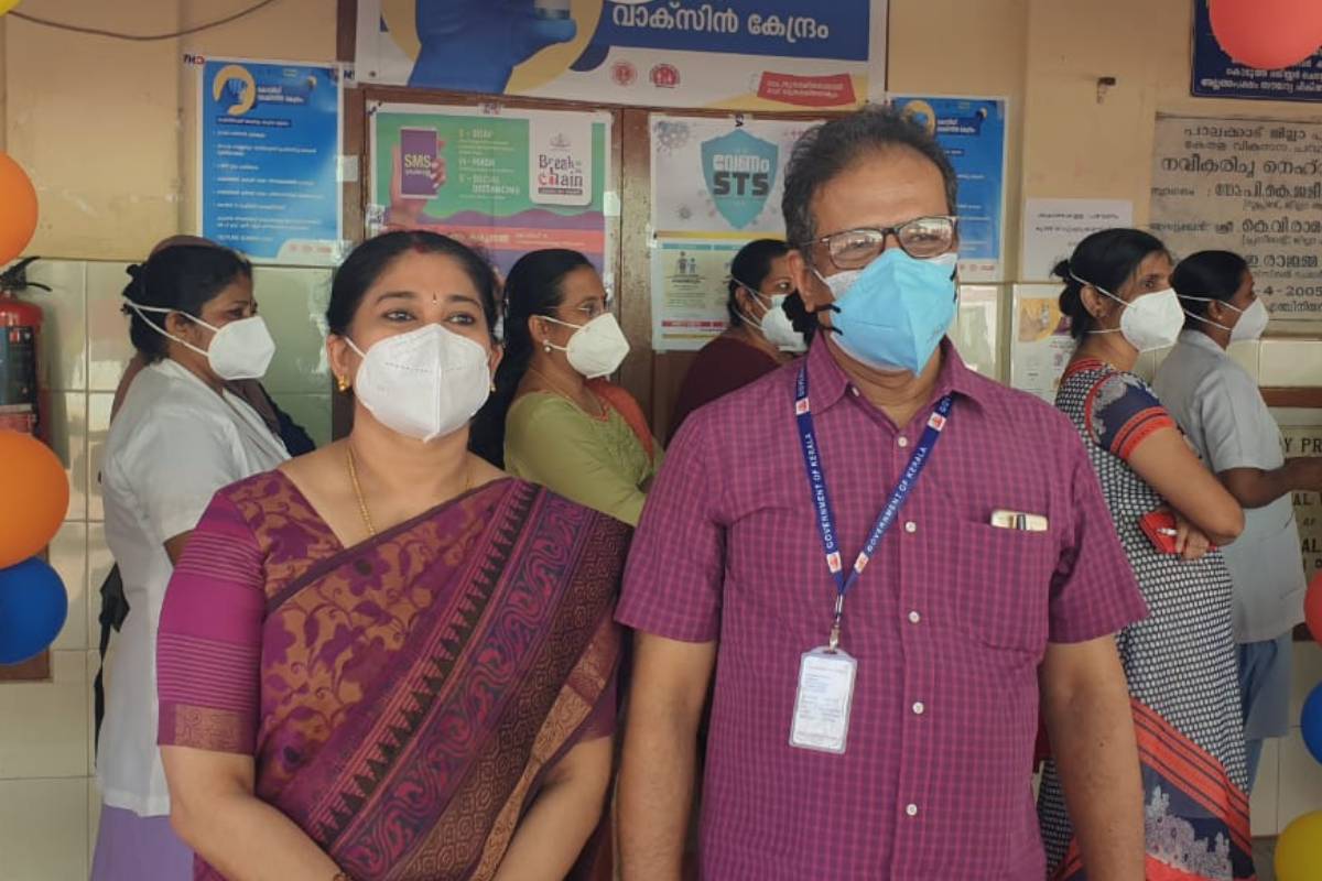 COVID VACCINE | ഭയം വേണ്ട; ആദ്യ ദിവസം തന്നെ കോവിഡ് വാക്സിനെടുത്ത് ഡോക്ടർ ദമ്പതിമാർ 
