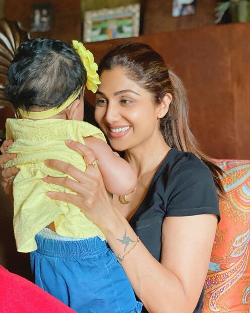  കഴിഞ്ഞ വർഷമാണ് ശിൽപ ഷെട്ടി തന്റെ രണ്ടാമത്തെ കുഞ്ഞിനെ വരവേറ്റത്. വാടക ഗർഭപാത്രത്തിലൂടെയാണ് ശിൽപ വീണ്ടും അമ്മയായത്. നീണ്ട നാളത്തെ കാത്തിരിപ്പിനൊടുവിൽ പിറന്ന മകൾക്ക് ഏറെ പ്രത്യേകതയുള്ള പേരാണ് ശിൽപ നൽകിയിരിക്കുന്നതും.