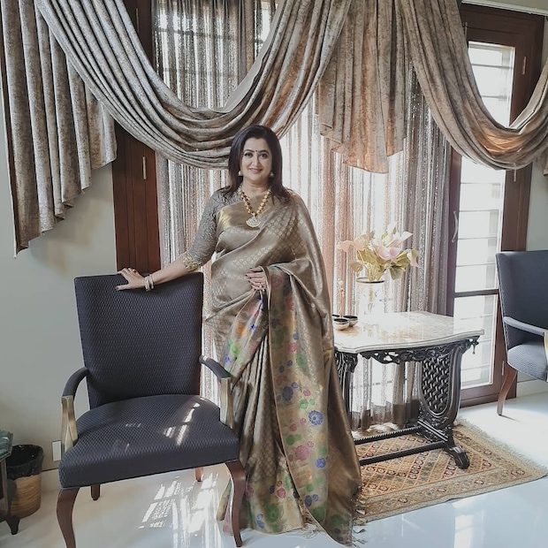 Sumalatha Ambareesh, Abhishek Ambareesh, Sumalatha Latest Photoshoot, Sumalath penned an letter, ಸುಮಲತಾ ಅಂಬರೀಷ್​, ಫೋಟೋಶೂಟ್​ನಲ್ಲಿ ಸುಮಲತಾ ಅಂಬರೀಷ್​, emotional letter from sumalatha, Ambareesh, Ambareesh death anniversary, Ambareesh death date, Rebel star ambareesh, rebel star ambarish, ambareesh date of birth, Sumalatha ambareesh, Abhishek Ambareesh, Darshan, D Boss Darshan, Darshan tweet on ambareesh, ಅಂಬರೀಶ್, ಅಂಬರೀಶ್ ಪುಣ್ಯ ತಿಥಿ, ಸುಮಲತಾ ಅಂಬರೀಶ್, ಅಭಿಷೇಕ್​ ಅಂಬರೀಶ್, ದರ್ಶನ್​, ಅಂಬಿ ಸಮಾದಿ, ರೆಬೆಲ್​ ಸ್ಟಾರ್​ ಅಂಬರೀಶ್, ಸುಮಲತಾ ಬರೆದ ಪತ್ರ, ಭಾವುಕರಾಗಿ ಅಂಬಿಗಾಗಿ ಪತ್ರ ಬರೆದ ಸುಮಲತಾ