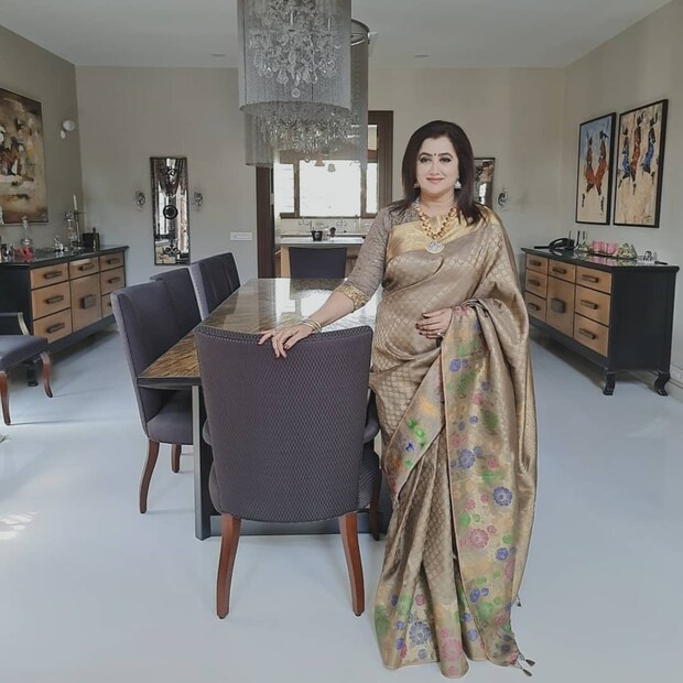 Sumalatha Ambareesh, Abhishek Ambareesh, Sumalatha Latest Photoshoot, Sumalath penned an letter, ಸುಮಲತಾ ಅಂಬರೀಷ್​, ಫೋಟೋಶೂಟ್​ನಲ್ಲಿ ಸುಮಲತಾ ಅಂಬರೀಷ್​, emotional letter from sumalatha, Ambareesh, Ambareesh death anniversary, Ambareesh death date, Rebel star ambareesh, rebel star ambarish, ambareesh date of birth, Sumalatha ambareesh, Abhishek Ambareesh, Darshan, D Boss Darshan, Darshan tweet on ambareesh, ಅಂಬರೀಶ್, ಅಂಬರೀಶ್ ಪುಣ್ಯ ತಿಥಿ, ಸುಮಲತಾ ಅಂಬರೀಶ್, ಅಭಿಷೇಕ್​ ಅಂಬರೀಶ್, ದರ್ಶನ್​, ಅಂಬಿ ಸಮಾದಿ, ರೆಬೆಲ್​ ಸ್ಟಾರ್​ ಅಂಬರೀಶ್, ಸುಮಲತಾ ಬರೆದ ಪತ್ರ, ಭಾವುಕರಾಗಿ ಅಂಬಿಗಾಗಿ ಪತ್ರ ಬರೆದ ಸುಮಲತಾ