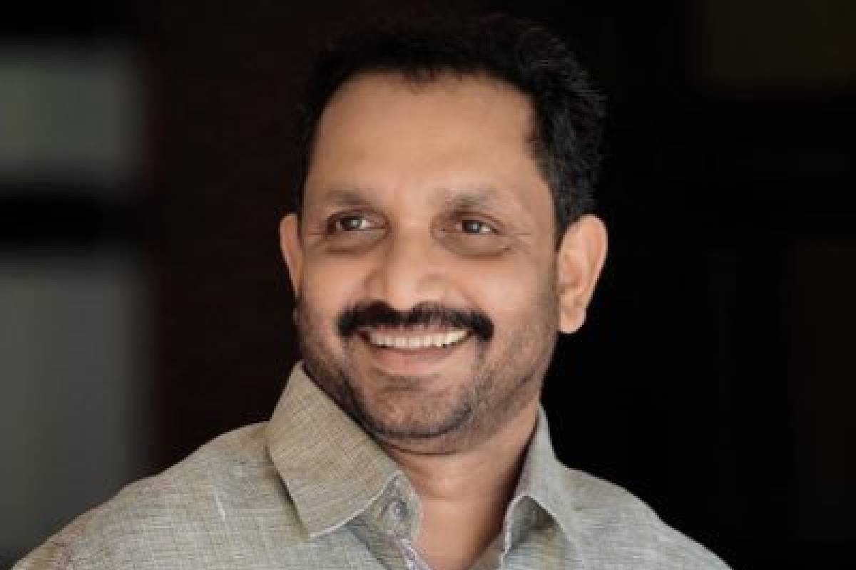  ലൗജിഹാദ് നടത്തി പാവപ്പെട്ട പെൺകുട്ടികളെ സിറിയയിലേക്ക് എത്തിക്കുന്നു. യു ഡി എഫ് അധികാരത്തിൽ വന്നാൽ ഉപമുഖ്യമന്ത്രി സ്ഥാനം ലീ​ഗിനാണെന്ന് ഉറപ്പാണ്. അവർ നാളെ മുഖ്യമന്ത്രി സ്ഥാനം വേണമെന്ന് പറയും. കോൺഗ്രസിലെ ഒരു ഹിന്ദു നേതാവിനും ഇനി രക്ഷയില്ല. കോൺഗ്രസ് വർഗീയ ശക്തികളുടെ കീഴിലാണ്. കോൺഗ്രസിൽ ആരാണ് നേതാവെന്ന് തീരുമാനിക്കുന്നത് മുസ്ലിം ലീഗും ജമാഅത്തെ ഇസ്ലാമിയുമാണ്. - സുരേന്ദ്രൻ പറഞ്ഞു.