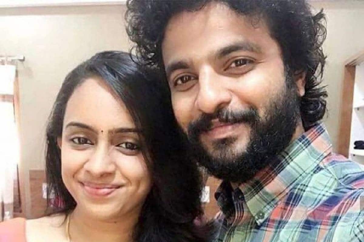 2018 ലായിരുന്നു ഇവരുടെ വിവാഹം. ദീപ്തി സോഫ്ട്വെയർ രംഗത്താണ് ജോലി ചെയ്യുന്നത് (തുടർന്ന് വായിക്കുക) 2018 ലായിരുന്നു ഇവരുടെ വിവാഹം. ദീപ്തി സോഫ്ട്വെയർ രംഗത്താണ് ജോലി ചെയ്യുന്നത് (തുടർന്ന് വായിക്കുക)
