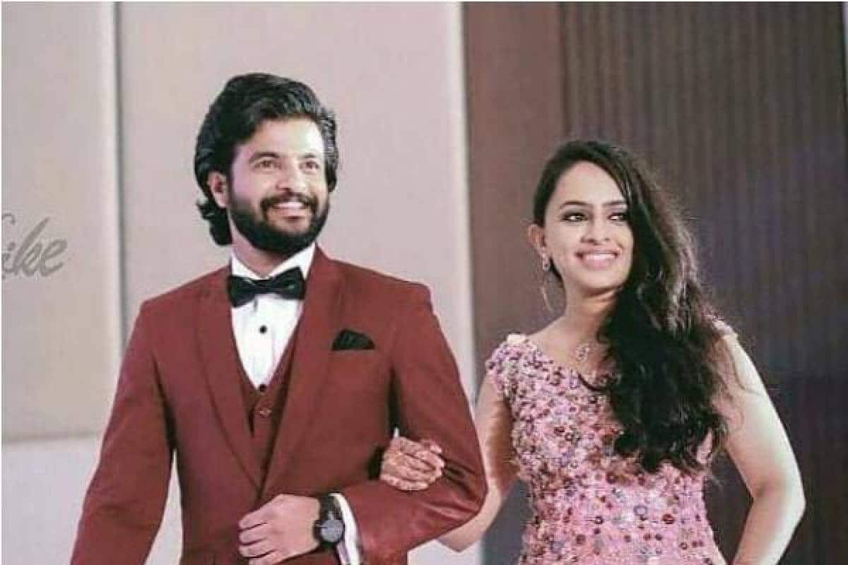 അച്ഛനായ സന്തോഷം പങ്കിട്ട് നടൻ നീരജ് മാധവ്. സോഷ്യൽ മീഡിയയിലാണ് നീരജ് ഈ സന്തോഷ വാർത്തയുമായി വന്നിരിക്കുന്നത്. ദീപ്തി ജനാർദ്ദൻ ആണ് ഭാര്യ അച്ഛനായ സന്തോഷം പങ്കിട്ട് നടൻ നീരജ് മാധവ്. സോഷ്യൽ മീഡിയയിലാണ് നീരജ് ഈ സന്തോഷ വാർത്തയുമായി വന്നിരിക്കുന്നത്. ദീപ്തി ജനാർദ്ദൻ ആണ് ഭാര്യ