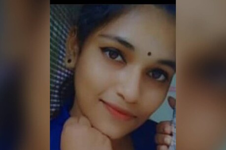 സഹോദരി വിഷം കലർത്തിയതറിയാതെ ഐസ്ക്രീം കഴിച്ചു; ചികിത്സയിലിരുന്ന യുവതിയും മരിച്ചു സഹോദരി വിഷം കലർത്തിയതറിയാതെ ഐസ്ക്രീം കഴിച്ചു; ചികിത്സയിലിരുന്ന യുവതിയും മരിച്ചു