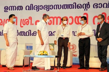 പഠനത്തിനൊപ്പം തൊഴിലിനും അവസരം വേണം; മുഖ്യമന്ത്രിയുമായുള്ള സംവാദത്തിൽ വിദ്യാർത്ഥികൾ