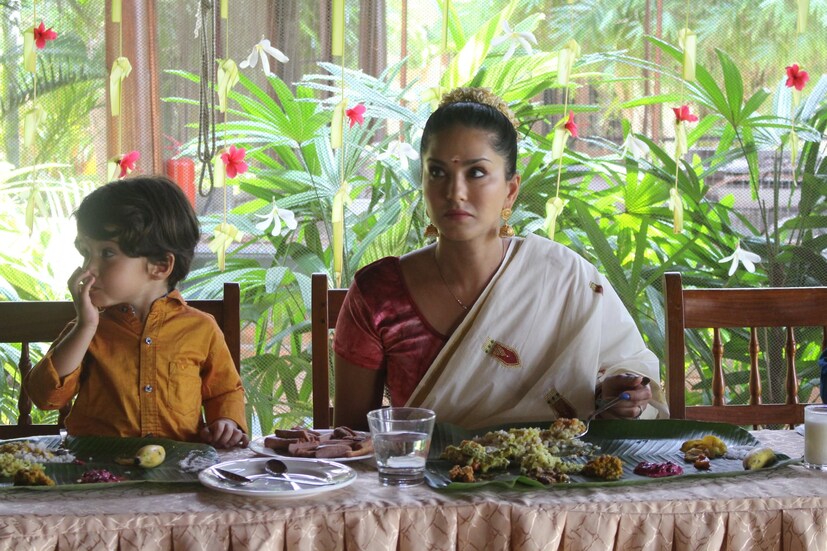  സണ്ണി ലിയോണിയും കുടുംബവും (തുടർന്ന് വായിക്കുക)