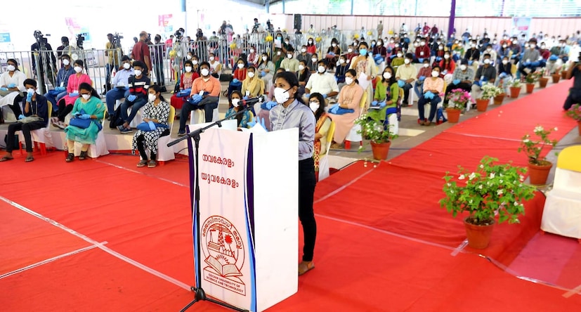  സംസ്ഥാനത്ത് പൊതുവിദ്യാഭ്യാസ മേഖല നന്നായി മാറി. ഉന്നതവിദ്യാഭ്യാസ മേഖലയിലും  വലിയ തോതില്‍ മാറ്റങ്ങള്‍  വേണം. കൂടുതല്‍ മികവിന്റെ കേന്ദ്രങ്ങള്‍ ഉണ്ടാകണം. എല്ലാവരും അംഗീകരിക്കുന്ന സ്ഥാപനങ്ങള്‍ ആകണം അവ. യൂണിവേഴ് സിറ്റിയായാലും കലാലയങ്ങള്‍ ആയാലും ഇതിനനുസരിച്ചു മാറണം.വിദഗ്ധര്‍ ഉള്ള ഫാക്കല്‍ട്ടി വേണം.സൗകര്യങ്ങള്‍ വേണം. സര്‍ക്കാര്‍ ചെയ്യേണ്ട കാര്യങ്ങള്‍ ഉണ്ട് . അതിനാവശ്യമായ മുഴുവന്‍ സഹായവും ചെയ്യാനാണ് സര്‍ക്കാര്‍ ഉദ്ദേശിക്കുന്നത്.