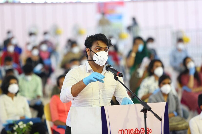  ഡിജിറ്റല്‍ വിടവ് വിജ്ഞാന സമൂഹ നിര്‍മ്മിതിയ്ക്ക് തടസ്സമാകരുത് എന്ന് സര്‍ക്കാരിന് നിര്‍ബ്ബന്ധമുണ്ട്. ഗവേഷണങ്ങളും ശാസ്ത്രീയമായ കണ്ടുപിടുത്തങ്ങളും മനുഷ്യജീവിതത്തില്‍ വലിയ മാറ്റം വരുത്തിയതാണ് ചരിത്രം. ഇന്റര്‍നെറ്റ് വരുത്തിയ മാറ്റം വലുതാണ്. മനുഷ്യജീവിതത്തിന്റെ ഗതിവിഗതികളെ വല്ലാതെ അത്  മാറ്റി. വിവരസാങ്കേതിക വിദ്യയുടെ വളര്‍ച്ച ആശയവിനിമയം അതിവേഗത്തിലാക്കി.