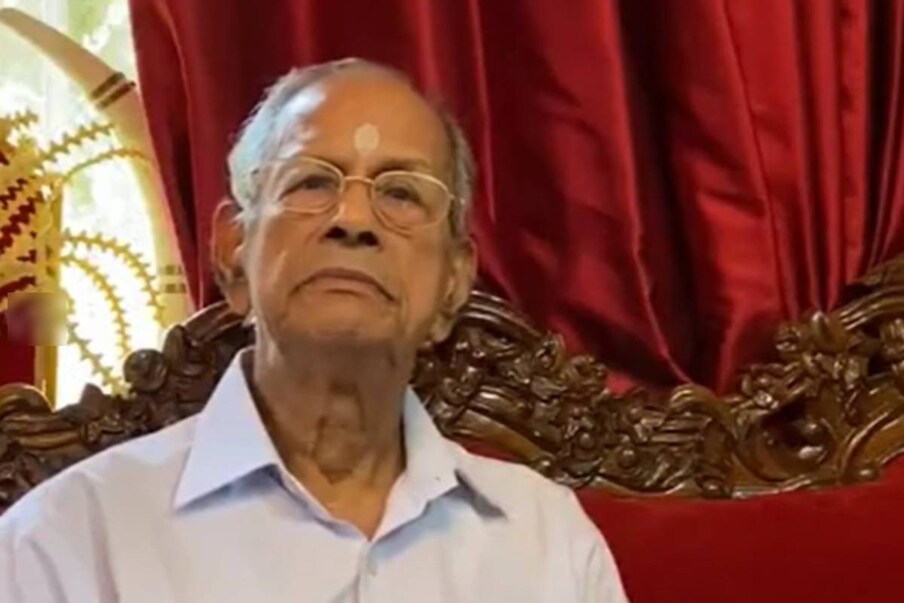   1932 ജൂണ് 12 ന് പാലക്കാട് ജില്ലയിലെ കറുകപുത്തൂർ താലൂക്കിലാണ് ഇ ശ്രീധരന്റെ ജനനം.