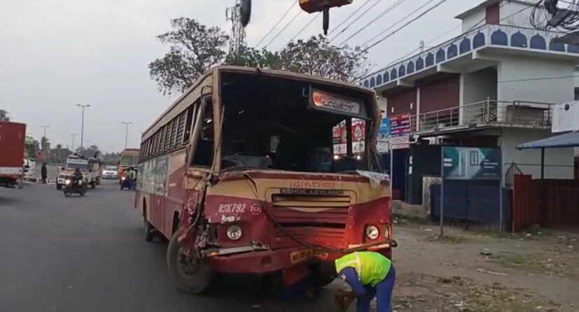  490 ടൺ ഭാരത്തിലേക്ക് 3500 ടൺ ഭാരം വന്നിടിച്ചാലുള്ള ആഘാതമാണ് ഉണ്ടായതെന്ന് കെ എസ് ആർ ടി സിയിലെ സാങ്കേതിക വിദഗ്ധർ പറയുന്നത്. വോൾവോ ബസിന് ഭാരം 7 ടൺ. അപകട സമയത്ത് പരമാവധി വേഗം 70 കി.മീ. അതിലേക്ക് 100 കി.മീ വേഗത്തിൽ സഞ്ചരിച്ചിരുന്ന ലോറിയിൽ നിന്ന് 35 ടൺ ഭാരമുള്ള കണ്ടെയ്നർ വന്ന് ഇടിക്കുകയായിരുന്നു.