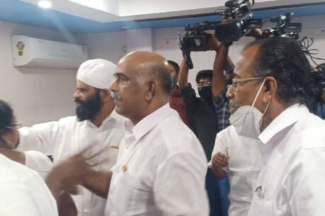 കാപ്പൻ പോയിട്ടും എൻസിപിയിലെ പ്രശ്നങ്ങൾ അവസാനിക്കുന്നില്ല; നേതൃയോഗത്തിൽ പരസ്യ പ്രതിഷേധം കാപ്പൻ പോയിട്ടും എൻസിപിയിലെ പ്രശ്നങ്ങൾ അവസാനിക്കുന്നില്ല; നേതൃയോഗത്തിൽ പരസ്യ പ്രതിഷേധം