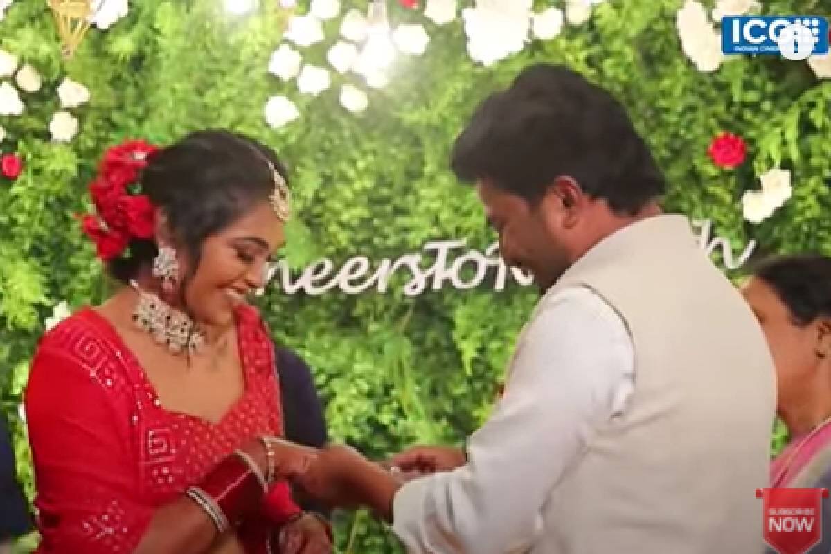 റെബേക്ക സന്തോഷിന്റെ വിവാഹനിശ്ചയ ചടങ്ങിൽ നിന്നും