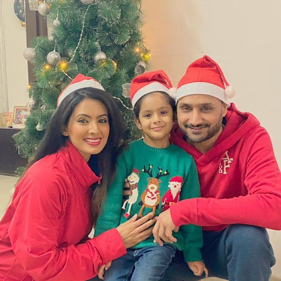  ഇപ്പോൾ സിനിമയിലും ചുവടുറപ്പിക്കാനുള്ള ഒരുക്കത്തിലാണ് ഭാജി. തമിഴിൽ പുറത്തിറങ്ങുന്ന ഫ്രണ്ട്ഷിപ്പ് എന്ന ചിത്രത്തിൽ വളരെ വ്യത്യസ്തമായ കഥാപാത്രത്തെയാണ് താരം അവതരിപ്പിക്കുന്നത്.