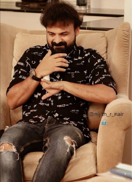  അടുത്തുതന്നെ റിലീസ് പ്രതീക്ഷിക്കുന്ന ചിത്രമാണ് ചാക്കോച്ചൻ നായകനാവുന്ന മോഹൻകുമാർ ഫാൻസ്‌