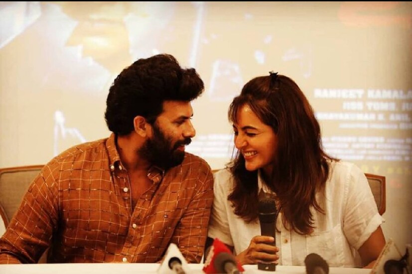  തുർമുഖ'ത്തിൽ മഞ്​ജുവിനൊപ്പം സണ്ണി വെയ്നും പ്രധാനകഥാപാത്രമായെത്തുന്നു. മലയാളത്തിലെ ആദ്യ ടെക്നോ ഹൊറര്‍ ചിത്രമാണതെന്ന്​ അണിയറ പ്രവർത്തകർ അവകാ​ശപ്പെടുന്നു. മഞ്ജു വാര്യര്‍ പ്രൊഡക്ഷന്‍സും ജിസ് ടോംസ് മൂവിയുടെ ബാനറില്‍ ജിസ് ടോംസ്, ജസ്റ്റിന്‍ തോമസ്​ എന്നിവരും ചേര്‍ന്നാണ്​ നിര്‍മ്മാണം.