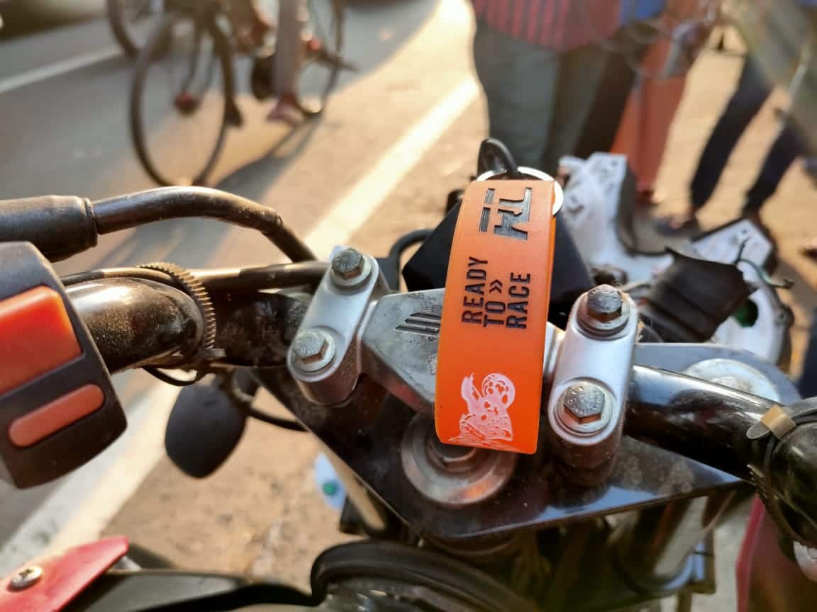 വളവിന് സമീപം നിരന്തരം അപകടങ്ങള് ഉണ്ടാവുന്ന സാഹചര്യത്തില് കഴിഞ്ഞ ഏതാനും ദിവസങ്ങളായി ഇവിടെ പോലീസുകാരെ ഡ്യൂട്ടിയ്ക്കുമിട്ടിട്ടുണ്ടായിരുന്നു. രാത്രി പത്തു മുതല് 12 മണി വരെയായിരുന്നു സാധാരണ ഗതിയില് അപകടങ്ങളുണ്ടായിരുന്നത്. വളവിന് സമീപം നിരന്തരം അപകടങ്ങള് ഉണ്ടാവുന്ന സാഹചര്യത്തില് കഴിഞ്ഞ ഏതാനും ദിവസങ്ങളായി ഇവിടെ പോലീസുകാരെ ഡ്യൂട്ടിയ്ക്കുമിട്ടിട്ടുണ്ടായിരുന്നു. രാത്രി പത്തു മുതല് 12 മണി വരെയായിരുന്നു സാധാരണ ഗതിയില് അപകടങ്ങളുണ്ടായിരുന്നത്.