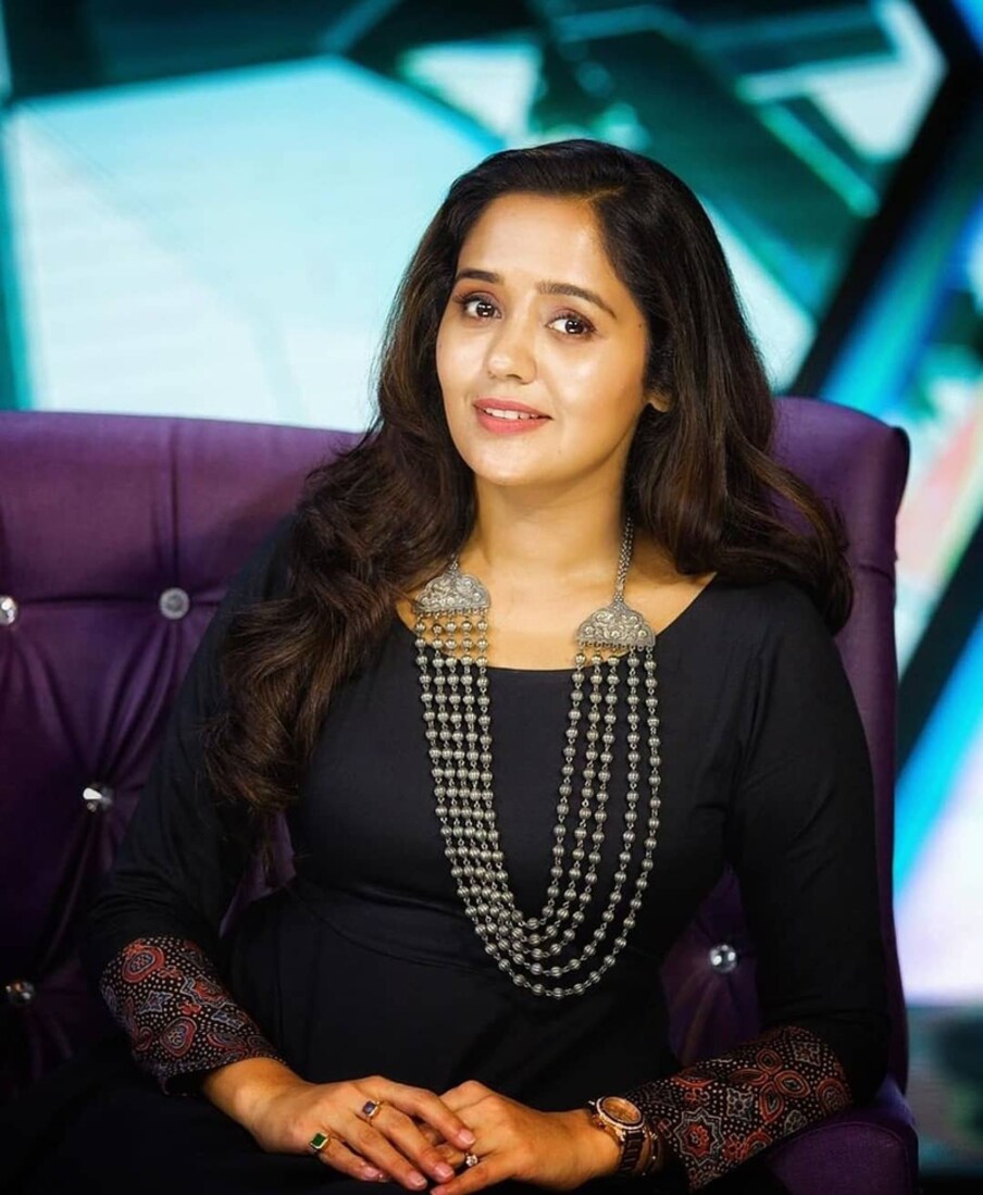  ബാലതാരമായി എത്തിയ അനന്യ 2008ൽ പോസിറ്റീവ് എന്ന മലയാള ചിത്രത്തിലൂടെയാണ് സിനിമയിലേക്ക് എത്തിയത്. 2009ൽ നാടോടികൾ എന്ന ചിത്രത്തിലൂടെ തമിഴിലും അരങ്ങേറ്റം കുറിച്ചു. നാടോകളിലെ കഥാപാത്രത്തിന്റെ പേരായ അനന്യ എന്ന പേര് പിന്നീട് തന്റെ സിനിമാ ജീവിതത്തിലേക്കും അനന്യ സ്വീകരിക്കുകയായിരുന്നു.