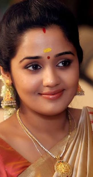  സീനിയേഴ്സ്, ഡോക്ട‌ർ ലവ് എന്ന സിനിമകളിലെ അഭിനയത്തിന് 2010ൽ മികച്ച സഹനടിക്കുള്ള ഏഷ്യാനെറ്റ് ഫിലിം അവാ‌‌ർഡ് ലഭിച്ചിരുന്നു. 2009ൽ നാടോടികളിലെ അഭിനയത്തിന് മികച്ച പുതുമുഖത്തിനുള്ള വിജയ് അവാർഡും ലഭിച്ചിട്ടുണ്ട്.