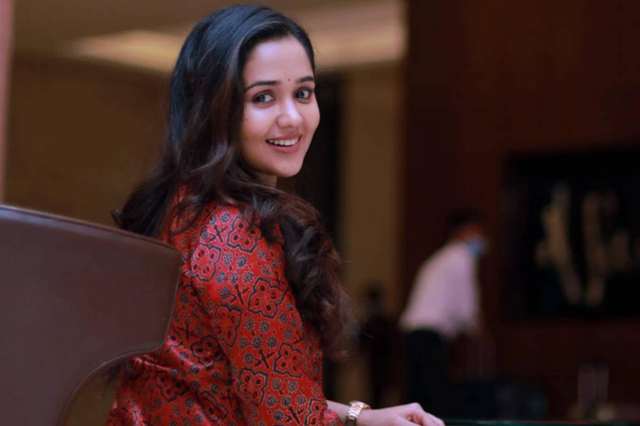 നടി അനന്യയ്ക്ക് ഇന്ന്  പിറന്നാൾ; ഭ്രമത്തിലൂടെ വീണ്ടും മലയാളത്തിലേക്ക്