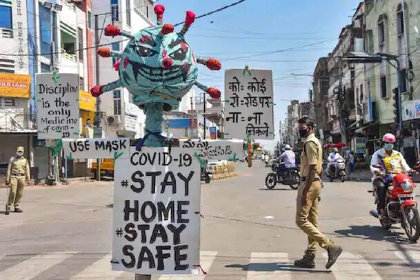 ലോക്ക്ഡൗണിനിടെ ക്രിക്കറ്റ് കളി; ഏഴംഗ സംഘത്തിന് 'സൂപ്പർ' ശിക്ഷ കൊടുത്ത് പൊലീസ്