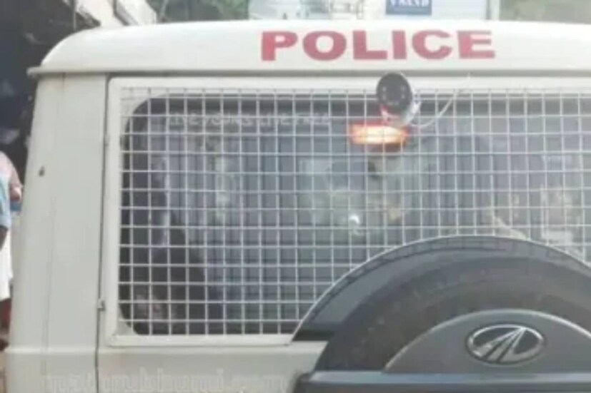  എട്ടു വർഷമായി കുട്ടികളില്ലാത്തതിന്‍റെ സങ്കടം യുവതി മന്ത്രവാദിയോട് പറഞ്ഞു. അവരുടെ വന്ധ്യത പ്രശ്നത്തെക്കുറിച്ചും കുട്ടികളുണ്ടാകാൻ സാധ്യത കുറവാണെന്ന് ഡോക്ടർമാർ പറഞ്ഞ കാര്യവും വിശദീകരിച്ചു. എത്രയും പെട്ടെന്ന് കുട്ടികളുണ്ടാകുമോ എന്ന് അറിയണമെന്ന ആഗ്രഹം തനിക്ക് ഉണ്ടെന്ന് അവൾ മന്ത്രവാദിയോട് പറഞ്ഞു. "അതിനെ കുറിച്ച് ചിന്തിക്കാൻ ഒരു വഴിയേയുള്ളൂ. ആരുടെയെങ്കിലും ഒരു ചെറിയ കുട്ടിയെ ബലിയർപ്പിക്കുകയും രക്തം ദാനം ചെയ്യുകയും ചെയ്താൽ നിങ്ങൾക്ക് വേഗത്തിൽ കുട്ടികൾ ജനിക്കും. ശനി നിങ്ങളെ ഉപേക്ഷിക്കും. അതാണ് മാന്യമായ കാര്യം, അത് അവിടെ അവസാനിക്കണം. "-മന്ത്രവാദി യുവതിയോട് പറഞ്ഞു.