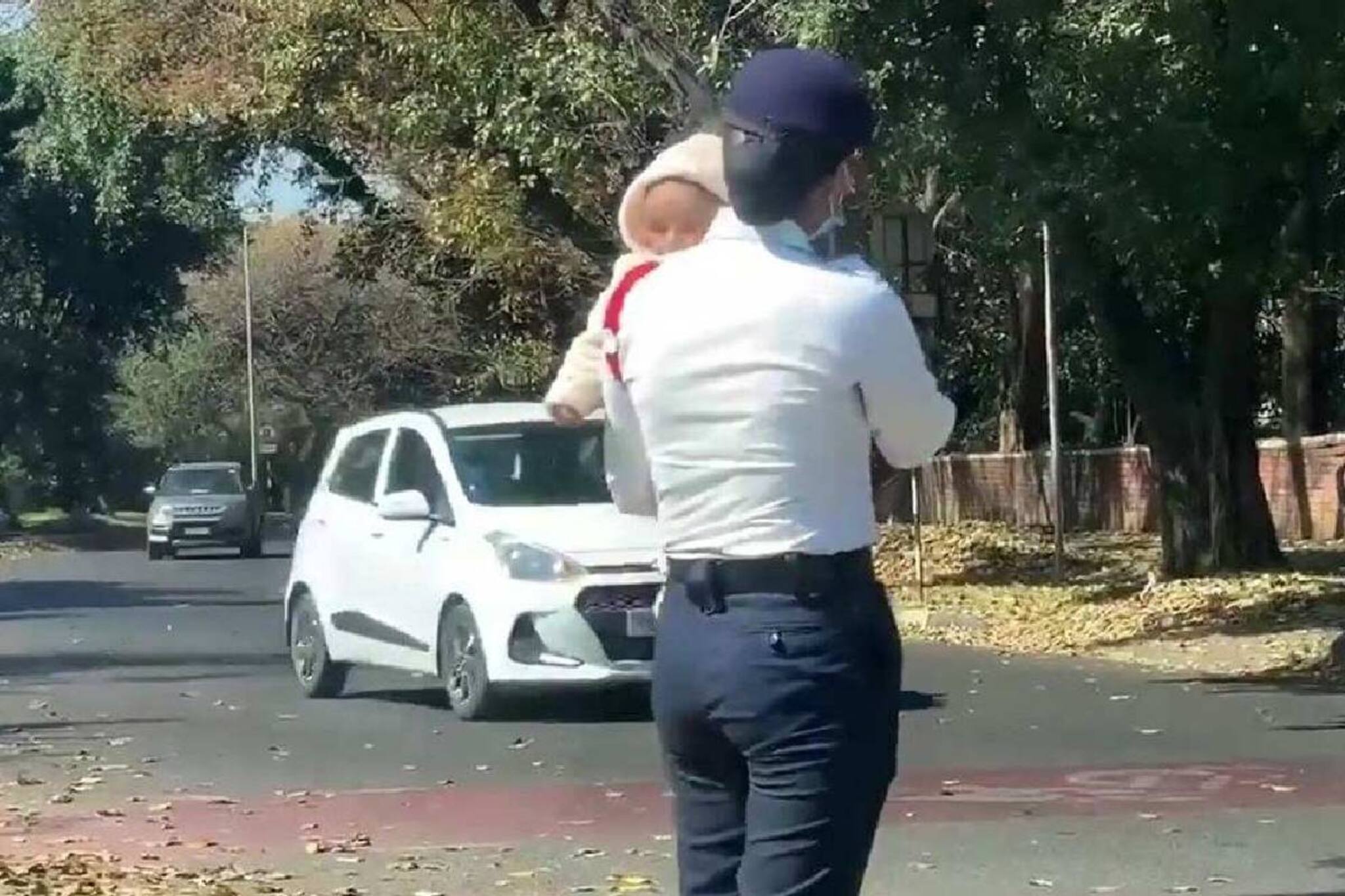 Happy Women's Day | മാസങ്ങൾ പ്രായമുള്ള മകനേയും എടുത്തു ട്രാഫിക് പോലീസിന്റെ കടമ നിർവഹിച്ച അമ്മ; ഇത് പ്രിയങ്ക