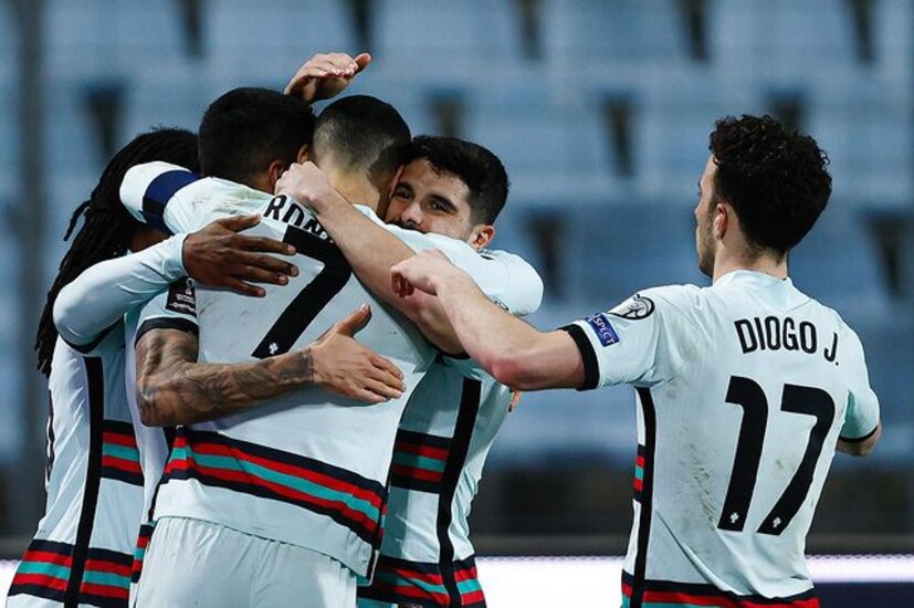  മത്സരത്തിന് ശേഷം വീഡിയോ കണ്ടപ്പോഴാണ് തന്റെ തീരുമാനം തെറ്റായിരുന്നുവെന്ന് ബോധ്യപ്പെട്ടത്. ഇതിനെ തുടർന്നാണ് റഫറി തെറ്റിന് പരിഹാരമെന്നോണം മാപ്പ് പറഞ്ഞത്. അതേസമയം സൂപ്പര്‍ താരം ക്രിസ്റ്റ്യാനോ റൊണാള്‍ഡോയുടെ പെരുമാറ്റത്തിനെതിരെ ഫിഫ അച്ചടക്ക നടപടിയെടുക്കാൻ സാധ്യതയുണ്ട്. ഫിഫയുടെ അച്ചടക്ക സമിതി താരത്തിനെ ഒരു മല്‍സരത്തില്‍ നിന്ന് വിലക്കിയേക്കുമെന്ന് ഇറ്റാലിയന്‍ മാധ്യമങ്ങള്‍ റിപ്പോര്‍ട്ട് ചെയ്യുന്നു.