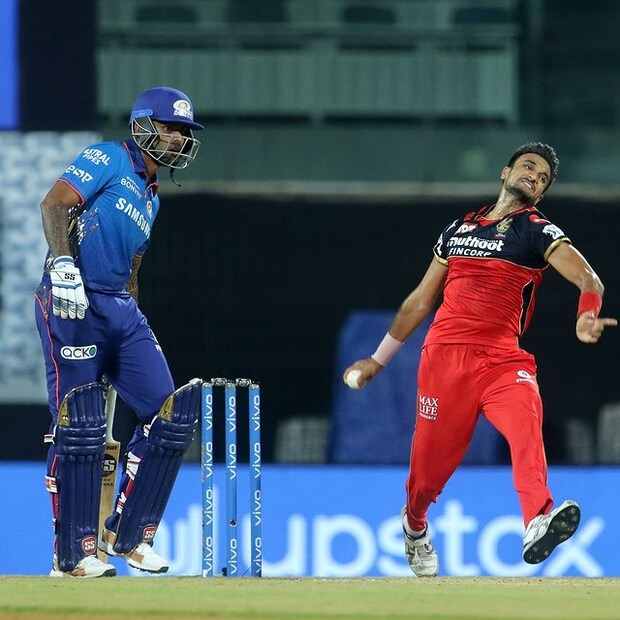  2018 ലെ ഐ പി എല്‍ സീസണില്‍ ഒരു ടീമുകളും പരിഗണിക്കാതിരുന്നത് അപമാനമായി തോന്നിയെന്നാണ് ഹര്‍ഷല്‍ പട്ടേല്‍ പറയുന്നത്. പക്ഷെ അത് ബാറ്റിങ്ങില്‍ കൂടുതല്‍ ശ്രദ്ധ കേന്ദ്രികരിക്കാനും നല്ല ഓള്‍റൗണ്ടറായി ഉയരാനുമുള്ള പ്രചോദനമായെന്നും ബാംഗ്ലൂര്‍ പേസര്‍ പറഞ്ഞു.