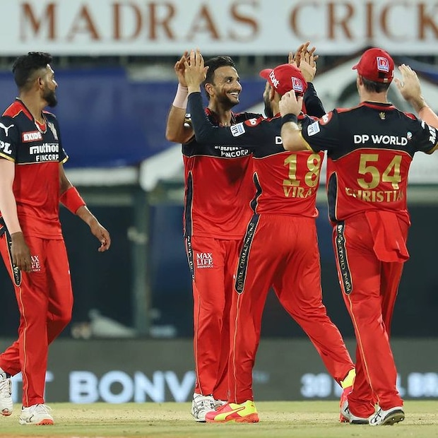  "2018 ലെ ഐ പി എല്ലില്‍ പലരും എന്നില്‍ താല്പര്യം കാണിച്ചില്ല. അത് എന്നെ വല്ലാതെ വിഷമിപ്പിച്ചു. ഒരുപാട് മൂല്യമുള്ള ഒരു മാച്ച്‌ വിന്നറാകാന്‍ ആഗ്രഹിക്കുന്ന എനിക്ക് അത് ഒരു അപമാനമായിരുന്നു. അതുകൊണ്ട് ഞാന്‍ മനസ്സിലാക്കി, എന്റെ ബാറ്റിങ് ഞാന്‍ അല്പം കൂടി മെച്ചപ്പെടുത്തിയാല്‍ ആളുകള്‍ക്ക് എന്റെ ബാറ്റിങ്ങില്‍ വിശ്വാസം വരികയും മൂല്യമുള്ള കളിക്കാരനാകാന്‍ സാധിക്കുകയും ചെയ്യും. എനിക്ക് എപ്പോഴും നന്നായി ചെയ്യാന്‍ കഴിയുന്ന ഒന്നാണ് ബാറ്റിങ്, പക്ഷെ ഞാന്‍ അതില്‍ അധികം ശ്രദ്ധിച്ചട്ടില്ല. എന്നാല്‍ ഏതെങ്കിലും പ്രയാസകരമായ മത്സരത്തില്‍ എനിക്ക് നന്നായി ബാറ്റ് ചെയ്യാനും റണ്‍സ് നേടാനും കഴിഞ്ഞാല്‍ ബാറ്റിങ്ങിലുള്ള എന്റെ വിശ്വാസം വര്‍ദ്ധിക്കുകയും എനിക്കൊരു മൂല്യമുള്ള ഓള്‍റൗണ്ടറാകാന്‍ സാധിക്കുകയും ചെയ്യും" ഹര്‍ഷല്‍ കൂട്ടിച്ചേര്‍ത്തു.