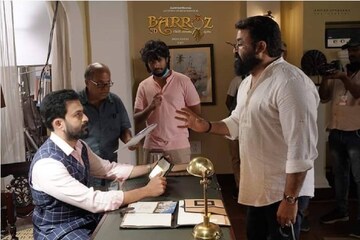 അന്ന് ക്യാമറയ്ക്കു മുന്നിൽ മോഹൻലാലും പിന്നിൽ പൃഥ്വിരാജും, ഇന്ന് നേരെ തിരിച്ച്