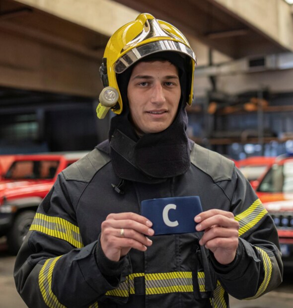  ഏതായാലും റഫറിയുടെ തെറ്റായ തീരുമാനം കൊണ്ട് പോർച്ചുഗലിന് അവരുടെ അർഹിച്ച വിജയം നഷ്ടമായെങ്കിലും ഒരു കുരുന്നു ജീവൻ രക്ഷിക്കാൻ ഉള്ള വഴിയാണ് തുറന്നു കൊടുത്തത്. മൂന്ന് ദിവസത്തേക്കയിരുന്നു ലേലം. ലേലത്തിനിടെ ചില വിവാദങ്ങളും ഉയർന്നിരുന്നു. വലിയ തുക നല്കി ലേലം മുടക്കാൻ ചിലർ ശ്രമിക്കുന്നുണ്ടെന്ന പരാതി ഉയർന്നിരുന്നു. അത്തരക്കാർക്കെതിരെ നടപടി സ്വീകരിക്കും എന്ന് ലേലം നടത്തുന്ന സെർബിയൻ ജീവകാരുണ്യ സംഘടന പറഞ്ഞു. (Image: reuters)