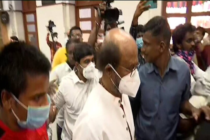  തൗസൻഡ് ലൈറ്റ്‌സ് മണ്ഡലത്തിലെ സ്റ്റെല്ല മാരിസ് പോളിങ് ബൂത്തിലാണ് രജനി വോട്ട് രേഖപ്പെടുത്തിയത് (തുടർന്ന് വായിക്കുക)