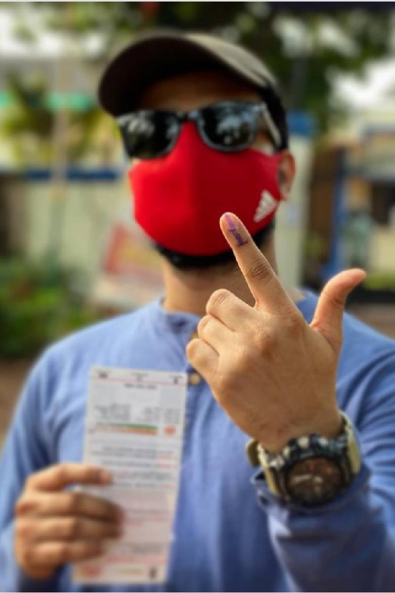  വോട്ട് ചെയ്ത ശേഷം നീരജ് മാധവ്