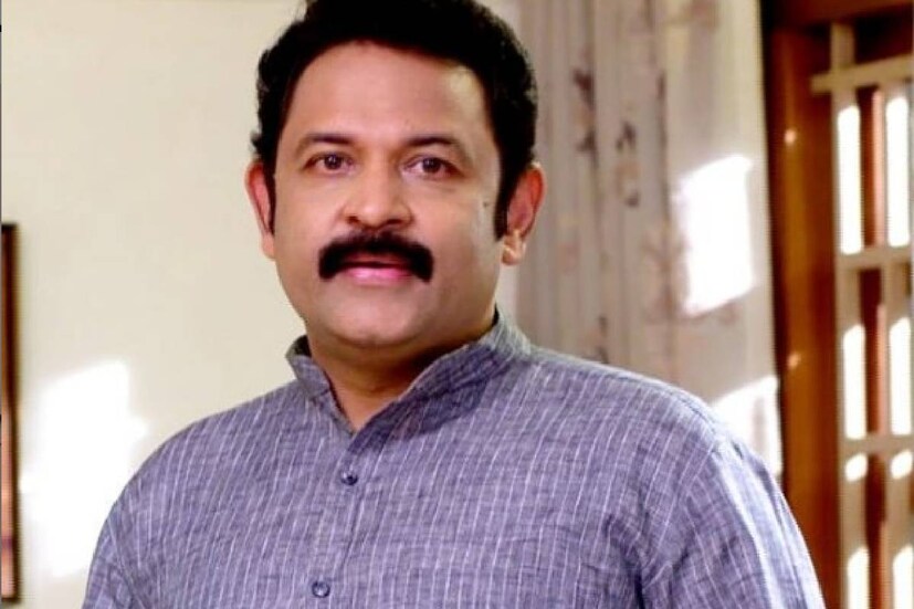 നടൻ കൃഷ്ണകുമാറിനെ അറിയാത്ത മലയാളികൾ ഇന്നില്ല. കൃഷ്ണകുമാർ മാത്രമല്ല, അഭിനേത്രികളായ സഹോദരിമാരുള്ള കുടുംബവും ഏവർക്കും സുപരിചിതം. എന്നാൽ ടി.വി. ആങ്കറും നടനും എന്ന നിലയിൽ മാത്രം കൃഷ്ണകുമാറിനെ പരിചയമുള്ളവർക്ക് അദ്ദേഹത്തിന്റെ പ്രശസ്തമല്ലാത്ത ഭൂതകാലം അറിയാൻ സാധ്യത കുറവാണ് നടൻ കൃഷ്ണകുമാറിനെ അറിയാത്ത മലയാളികൾ ഇന്നില്ല. കൃഷ്ണകുമാർ മാത്രമല്ല, അഭിനേത്രികളായ സഹോദരിമാരുള്ള കുടുംബവും ഏവർക്കും സുപരിചിതം. എന്നാൽ ടി.വി. ആങ്കറും നടനും എന്ന നിലയിൽ മാത്രം കൃഷ്ണകുമാറിനെ പരിചയമുള്ളവർക്ക് അദ്ദേഹത്തിന്റെ പ്രശസ്തമല്ലാത്ത ഭൂതകാലം അറിയാൻ സാധ്യത കുറവാണ്