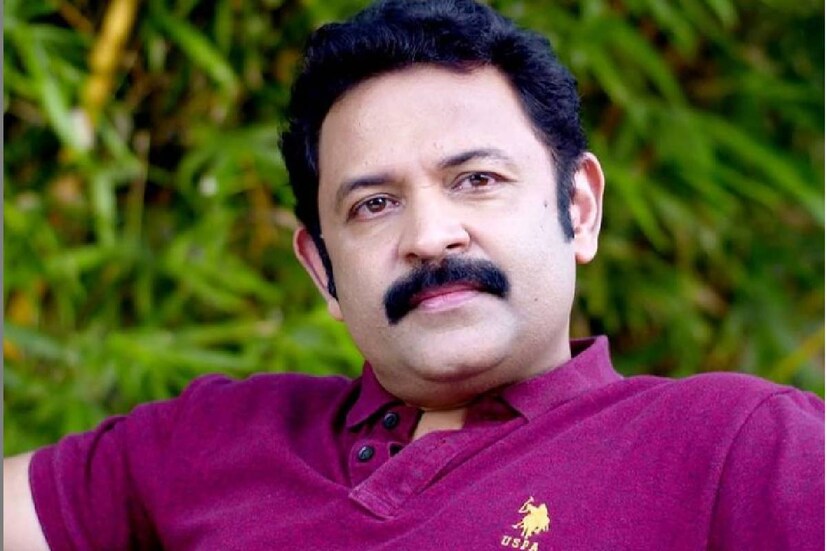  കൃഷ്ണകുമാർ ഓട്ടോ ഡ്രൈവറായി. പഠനത്തിനിടെ ഫ്രീ പിരിയഡുകളിലും രാത്രി വൈകിയും കൃഷ്ണകുമാർ തിരുവനന്തപുരം നഗരത്തിലെ വീഥികളിലൂടെ വണ്ടി ഓടിച്ച് വരുമാനമുണ്ടാക്കി. പഠനത്തോടൊപ്പം സ്വന്തം കുടുംബത്തെയും പുലർത്തി. അതിനു ശേഷമാണ് ദൂരദർശനിൽ വാർത്താവതാരകനായി ജീവിതം ആരംഭിക്കുന്നതും നടനാവുന്നതുമെല്ലാം