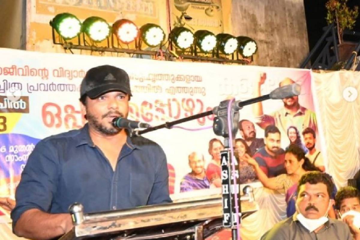  പ്രചാരണ വേളയിൽ സംസാരിക്കുന്ന ആഷിഖ് അബു
