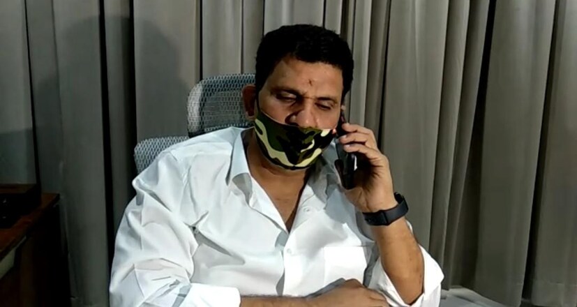  രാജ്യം മുഴുക്കെ കോവിഡ് വ്യാപനത്തിന്റെ രണ്ടാം ഘട്ടം കാരണം ബുദ്ധിമുട്ടുകൾ അനുഭവിക്കുകയും നിരവധി പേർ ഓക്സിജ൯ ലഭിക്കാതെ മരണപ്പെടുകയും ചെയ്യുന്ന സാഹചര്യത്തിൽ ഖാനെ പോലെയുള്ള സമ്പന്നർ ചെയ്യുന്ന പ്രവർത്തനങ്ങളെ പ്രശംസിച്ച് നിരവധി പേരാണ് സമൂഹ മാധ്യമങ്ങളിൽ രംഗത്തെത്തുന്നത്.