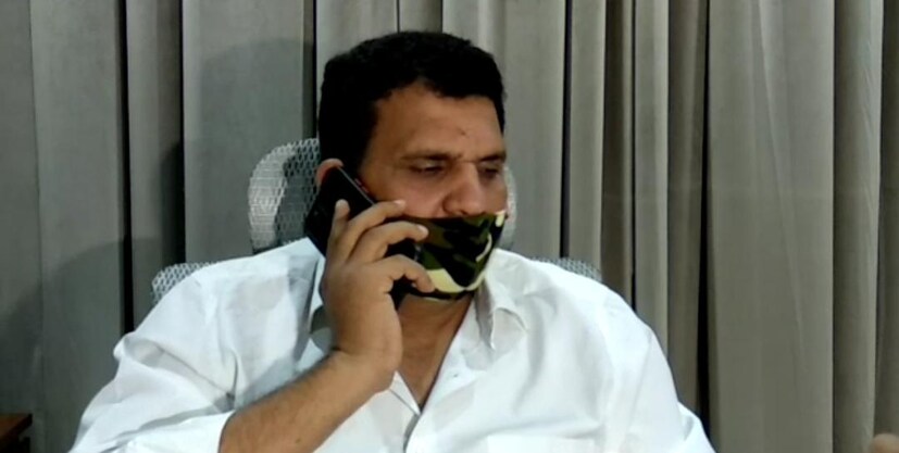  ടാങ്കറുകൾ ലഭിക്കുക എന്നതായിരുന്നു ഏറ്റവും വലിയ വെല്ലുവിളി എന്നു പറഞ്ഞ പ്യാരേ ഖാ൯ റായ്പൂർ, റൂർകില, ഭിലായ് എന്നിവിടങ്ങളിൽ നിന്നാണ് ഓക്സിജ൯ നിറക്കുന്നതെന്ന് പറയുന്നു. അശ്മി റോഡ് കേരിയേസ് പ്രൈവറ്റ് ലിമിറ്റഡ് എന്ന ഇദ്ദേഹത്തിന്റെ സ്ഥാപനത്തിൽ 1,200 ലധികം പേർ ജോലി ചെയ്യുന്നുണ്ട്.