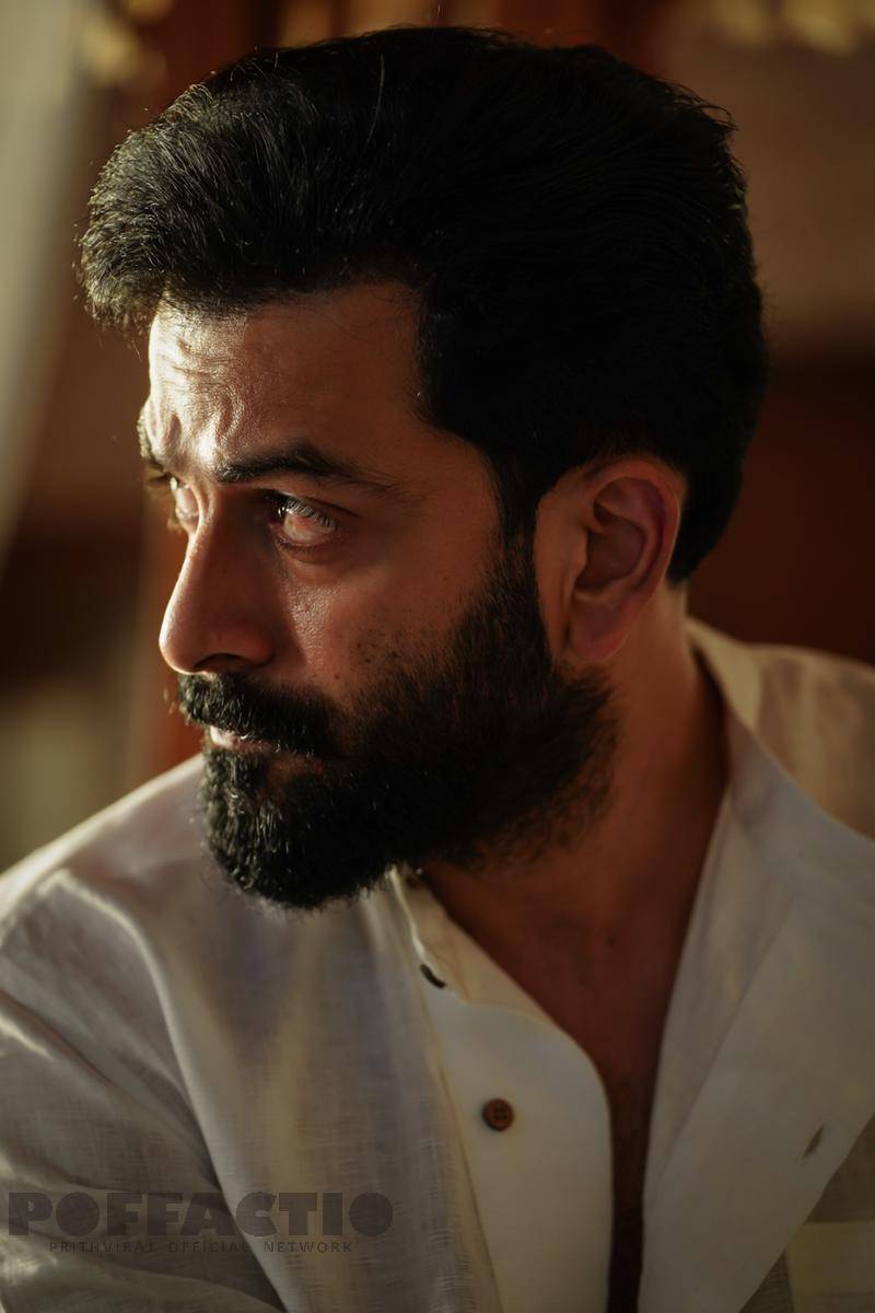  ലിസ്റ്റിൻ സ്റ്റീഫനും പൃഥ്വിരാജ് സുകുമാരനും  ചേർന്നാണ് കടുവ നിർമിക്കുന്നത്. പോലീസിലെ ഉന്നതനുമായി പാലാക്കാരനായ കുരുവിനാക്കുന്നേൽ കുറുവച്ചൻ നടത്തിയ വർഷങ്ങളുടെ നിയമപോരാട്ടമാണ് കഥയുടെ ഇതിവൃത്തം (തുടർന്ന് വായിക്കുക)