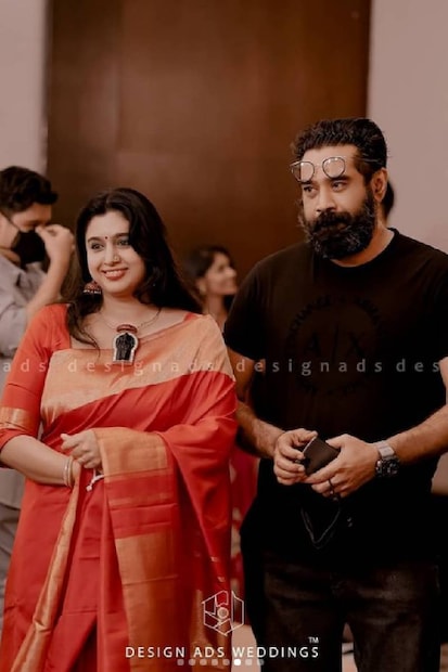  ഇടയ്ക്ക് ഒരു പരസ്യ ചിത്രത്തിലൂടെ സംയുക്ത ചെറിയ തോതിൽ മടങ്ങിവരവ് നടത്തിയിരുന്നു. എന്നാലും താരം എപ്പോഴാണ് സിനിമയിൽ അഭിനയിക്കുക എന്ന ചോദ്യത്തിന്റെ കാര്യത്തിൽ ഒരു മുടക്കവും ഉണ്ടായിട്ടില്ല