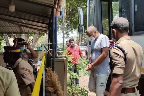 'എന്റെ മകൾ രാജകുമാരിയായി ജീവിച്ചവൾ, അന്യരുടെ ദയയ്ക്കായി അവളെ വിട്ടു നൽകാനാവില്ല'; പാപബോധമില്ലാതെ നിർവികാരനായി സനു മോഹൻ 'എന്റെ മകൾ രാജകുമാരിയായി ജീവിച്ചവൾ, അന്യരുടെ ദയയ്ക്കായി അവളെ വിട്ടു നൽകാനാവില്ല'; പാപബോധമില്ലാതെ നിർവികാരനായി സനു മോഹൻ