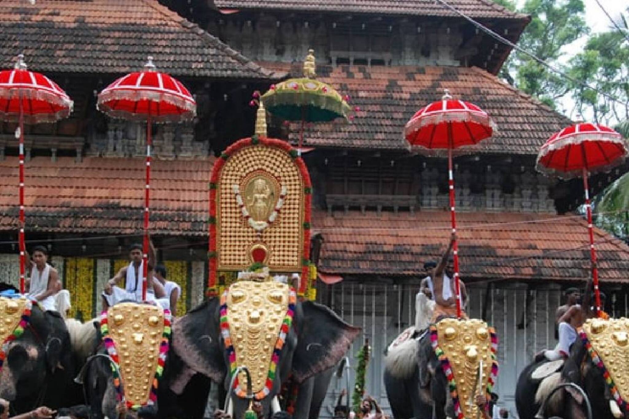 Thrissur Pooram | ആരവങ്ങളില്ലാതെ തൃശൂർ പൂരം; കാണികളില്ലാതെ കോവിഡ് മാനദണ്ഡപ്രകാരം പൂരം